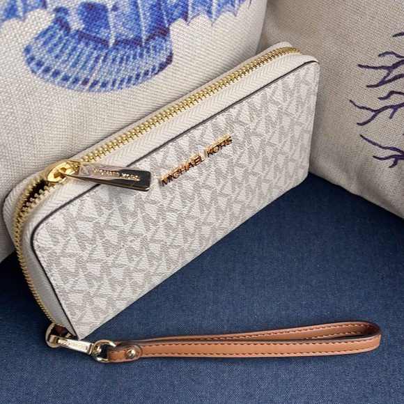 Michael Kors Jet Set Travel Lg Flat Multifunctional Phone Case-Wristlet-Wallet - Picture 11 of 16